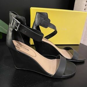 Kenneth Cole reaction black wedge sz 9.5 3.5”